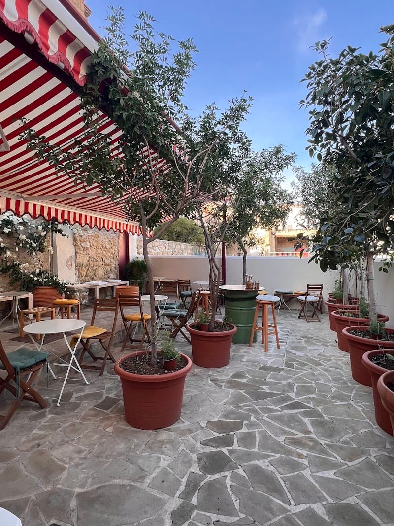 1 day in Larnaka best places to eat and walk